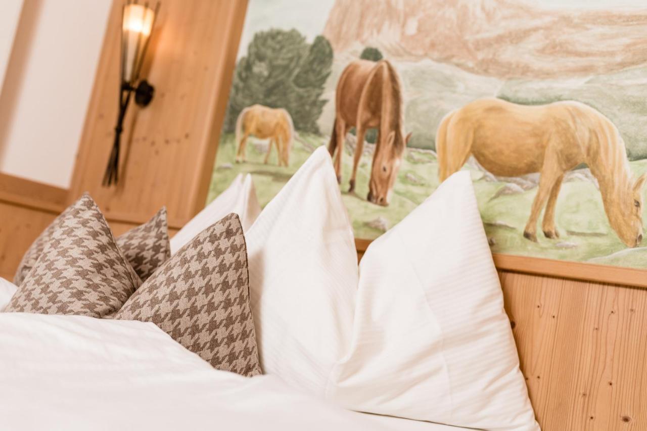 Apartments Villa Gardena - Gardenahotels เซลวาดีวัลการ์เดนา ภายนอก รูปภาพ