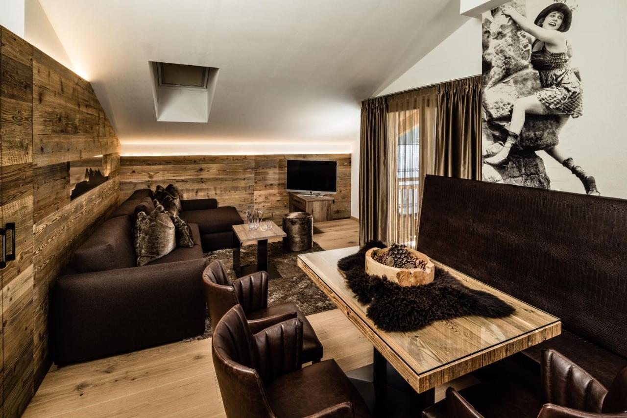 Apartments Villa Gardena - Gardenahotels เซลวาดีวัลการ์เดนา ภายนอก รูปภาพ