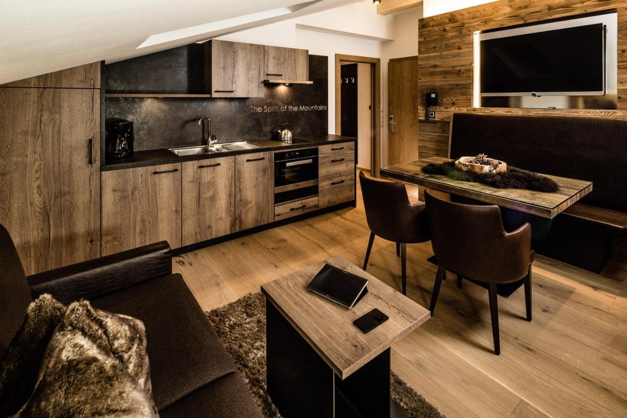 Apartments Villa Gardena - Gardenahotels เซลวาดีวัลการ์เดนา ภายนอก รูปภาพ