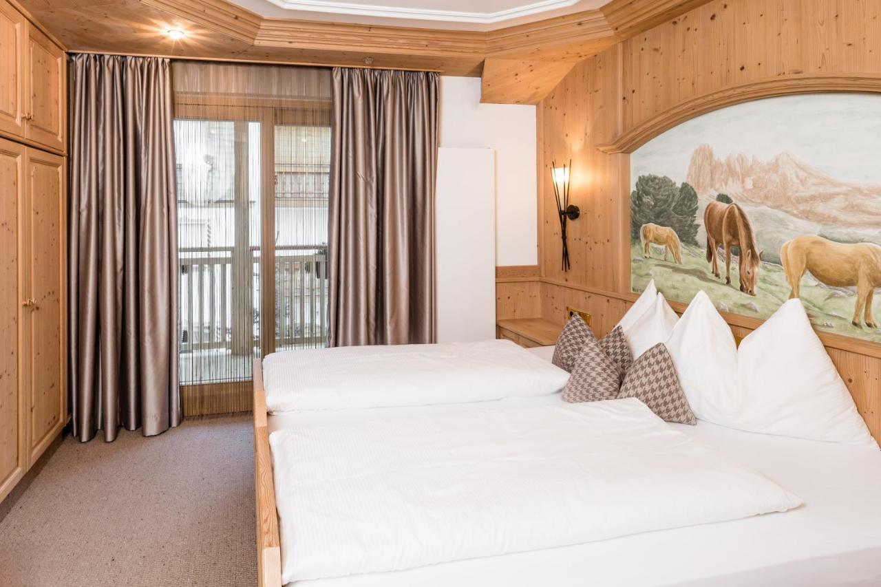 Apartments Villa Gardena - Gardenahotels เซลวาดีวัลการ์เดนา ภายนอก รูปภาพ